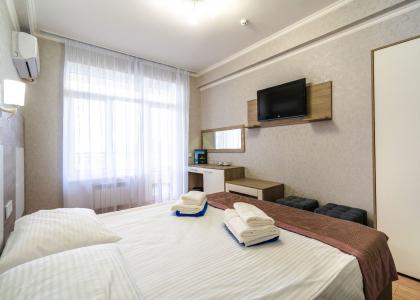 room 128 thumbnail 2